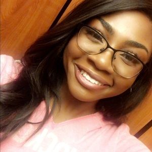 Meet your Posher, Kayla